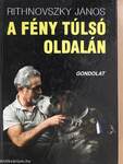 A fény túlsó oldalán (aláírt példány)