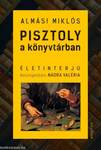 Pisztoly a könyvtárban