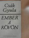 Ember a kövön