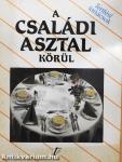 A családi asztal körül