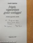 Írógép, végtelenített gyász-szalaggal (dedikált példány)