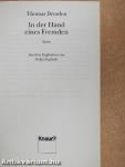 In der Hand eines Fremden