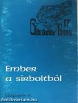 Ember a sírboltból