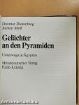 Gelächter an den Pyramiden