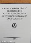 A Munka Vörös Zászló Érdemrendje kitüntetés átadása az Athenaeum Nyomda dolgozóinak (minikönyv)