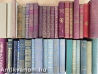 "40 kötet háború előtti szépirodalmi mű"