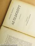 "40 kötet háború előtti szépirodalmi mű"