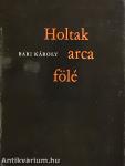 Holtak arca fölé