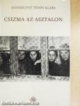 Csizma az asztalon