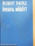 Üvegfal mögött