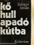 Kő hull apadó kútba