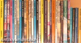 "30 kötet a Kozmosz Fantasztikus Könyvek sorozatból (nem teljes sorozat)"