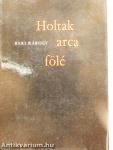 Holtak arca fölé