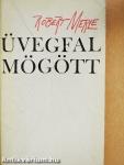 Üvegfal mögött