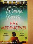 Ház medencével
