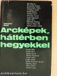 Arcképek, háttérben hegyekkel