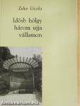 Idősb hölgy három ujja vállamon
