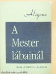 A Mester lábainál