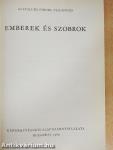 Emberek és szobrok