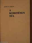 A keritésen túl