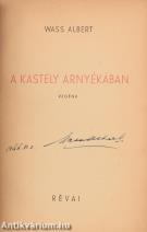 A kastély árnyékában (aláírt példány)
