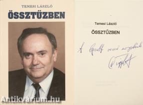 Össztűzben (Torgyán József által dedikált példány)