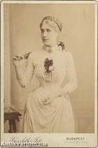 Márkus Emilia színművésznő fekete-fehér fotográfiája Goszleth István fényképész műterméből (Egykor a Vasberényi Gyűjtemény része, sz.: 783.)