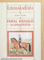 A fiatal hátasló alapkiképzése