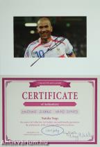 Zinédine Zidane francia labdarúgó által aláírt fotó