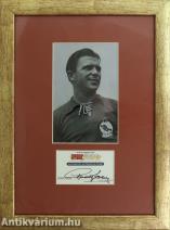 Puskás Ferenc a Nemzet Sportolója címmel kitüntetett, olimpiai arany- és világbajnoki ezüstérmes labdarúgó által aláírt fekete-fehér fotó