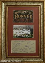 Az 1951–1952-es szezonban a Budapesti Honvéd színeiben szereplő játékosok által aláírt lap, valamint a csapatról készült színes kép