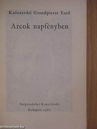 Arcok napfényben