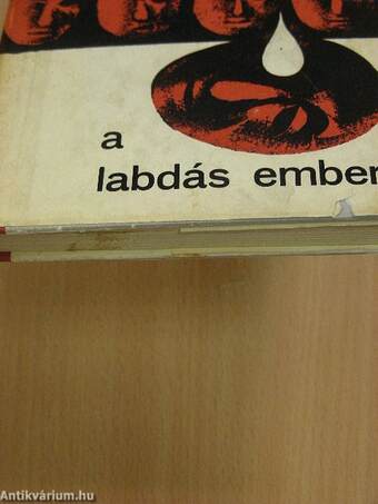 A labdás ember