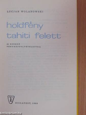 Holdfény Tahiti felett