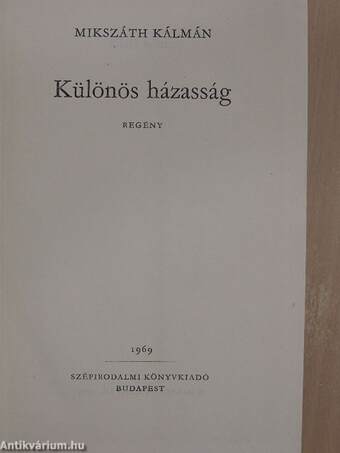 Különös házasság