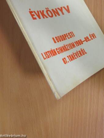 Évkönyv a budapesti I. István Gimnázium 1988-89. évi 87. tanévéről