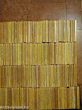 "200 kötet az Albatrosz könyvek sorozatból (nem teljes sorozat)"
