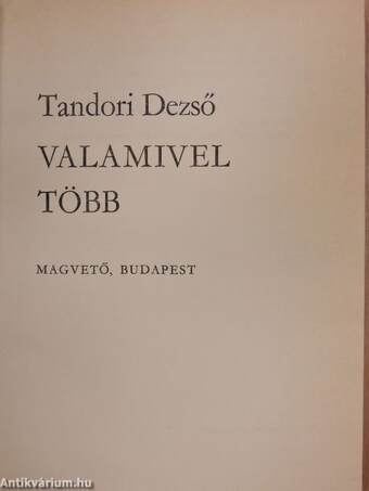 Valamivel több