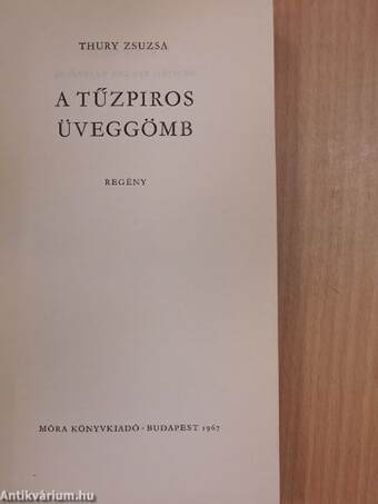 A tűzpiros üveggömb