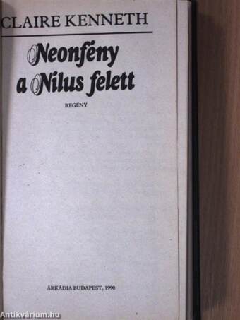 Neonfény a Nílus felett