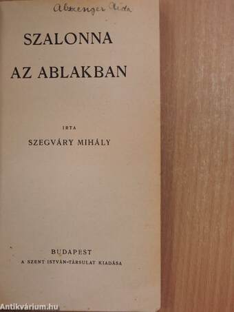 Szalonna az ablakban