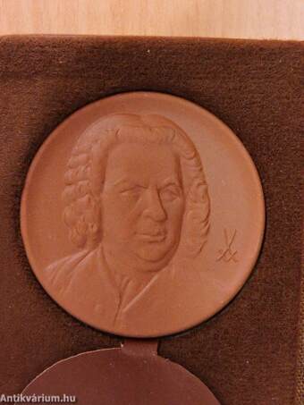 J. S. Bach 1685-1985 (minikönyv) - Porcelán medalionnal, miniatűr bőr díszmappában (különlegesség)