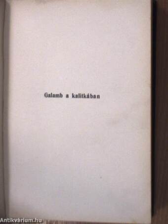 Páva a varjúval/Galamb a kalitkában/Az eladó birtok