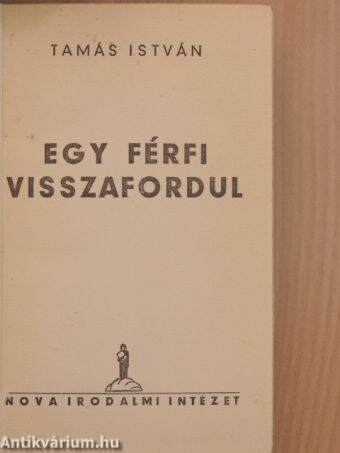 Egy férfi visszafordul