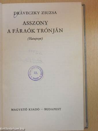 Asszony a fáraók trónján