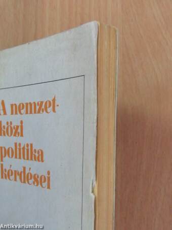 A nemzetközi politika kérdései 1983-1984