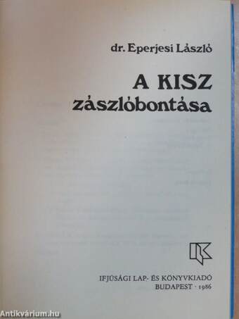 A KISZ zászlóbontása