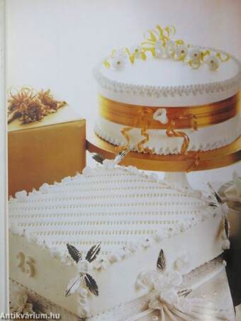 Complete Book of Cake Decorating