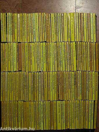 "170 kötet az Albatrosz könyvek sorozatból (nem teljes sorozat)"