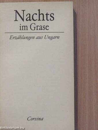 Nachts im Grase